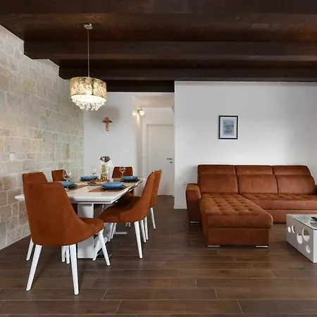 Jurenda Comfortable Sukošan